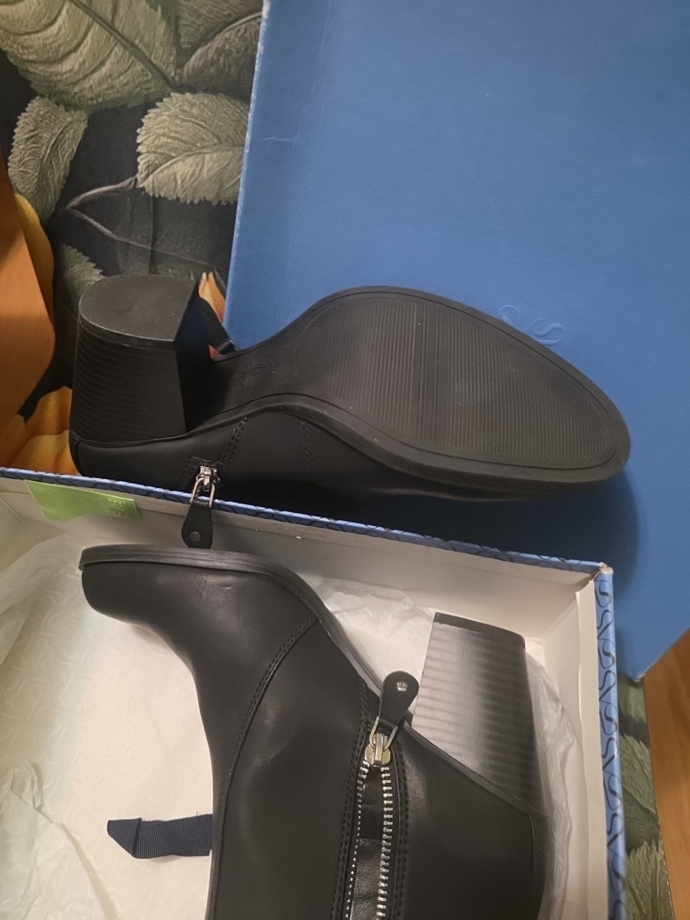 Simply Vera Vera Wang Black Ankle Booties with Silver Zippers - Picture 3 of 6